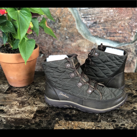 NEW Skechers Women's Relaxed Fit boots - Picture 2 of 12